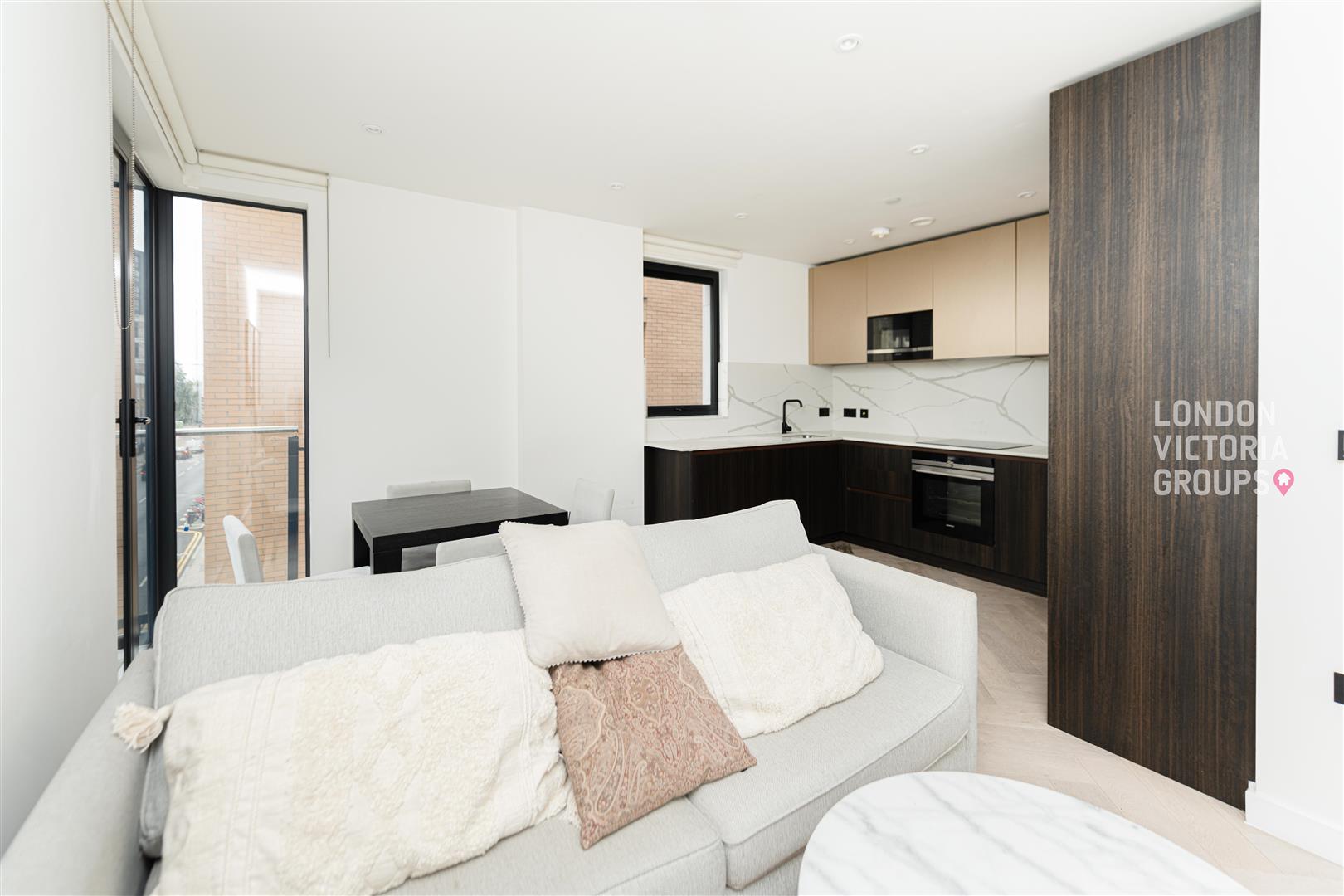 2 bed property in 12 Dock Street, London